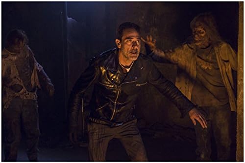 A Walking Dead Jeffrey Dean Morgan, mint Negan görnyedve Lábait 8 x 10 Inch-Fotó